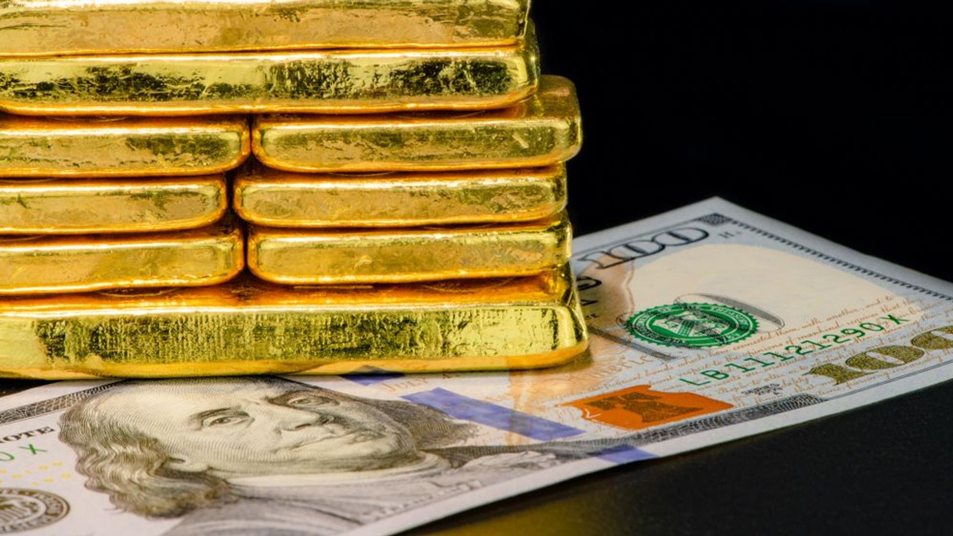 Золото доллар форум. Деньги золото. Золото и доллары. Золотой доллар. Слиток золота.